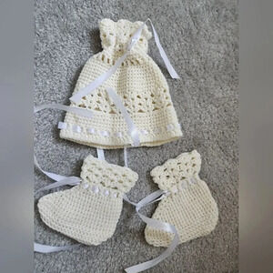 Newborn baby knitted set